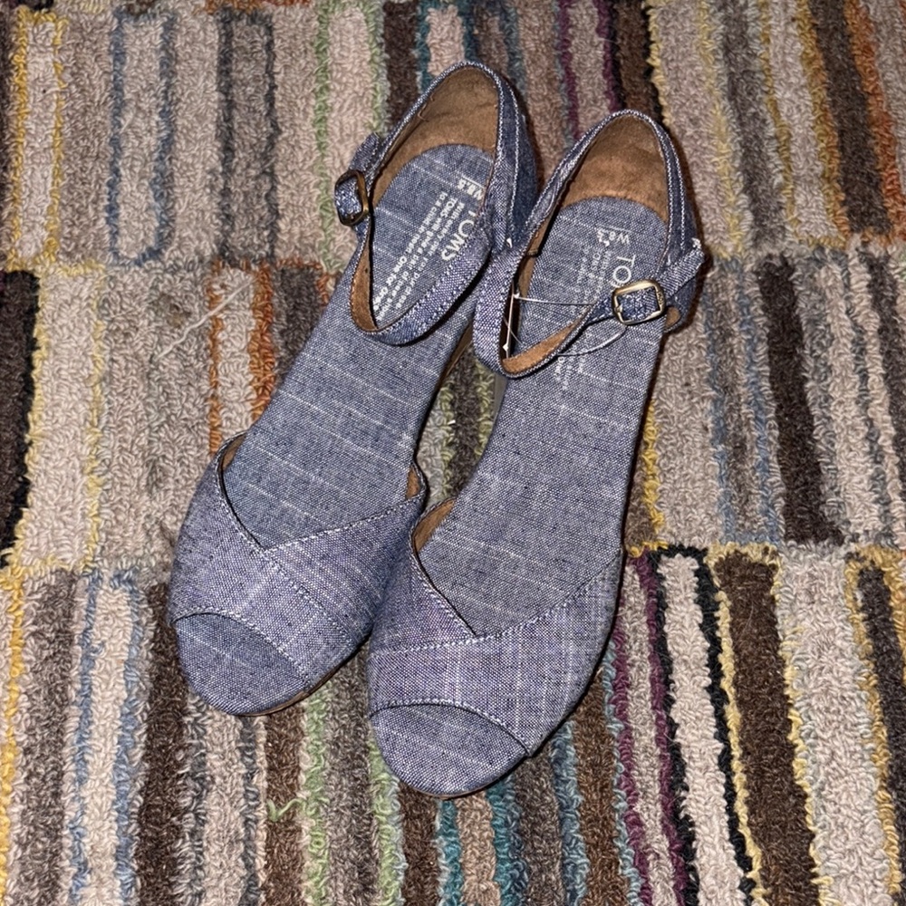 New Tom’s vegan denim wedges. Size 8 1/2.